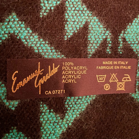 MADE IN ITALY: Designer shawl - Picture 2 of 3